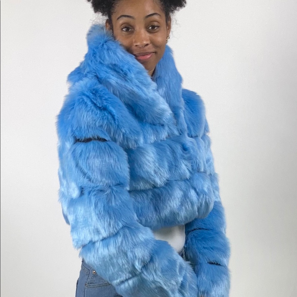 LIGHT BLUE FAUX FUR CROP JACKET WITH HOOD - Picture 3 of 4